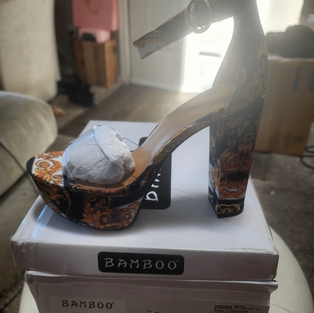 Heels - Picture 1 of 2